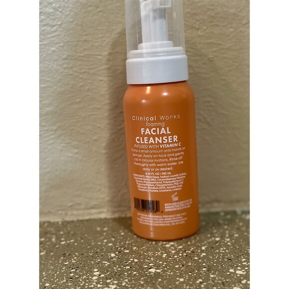 Clinical Works Foaming Facial Cleanser Vitamin C Hydrating Brightening - Picture 2 of 4